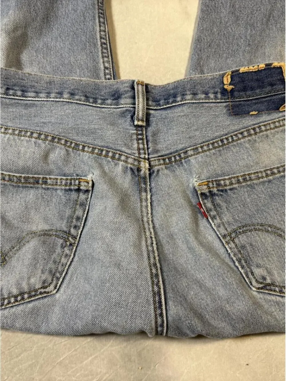 Vintage 90s Levi’s 550 Relaxed Fit Jeans 34x30 Light Wash Distressed Denim